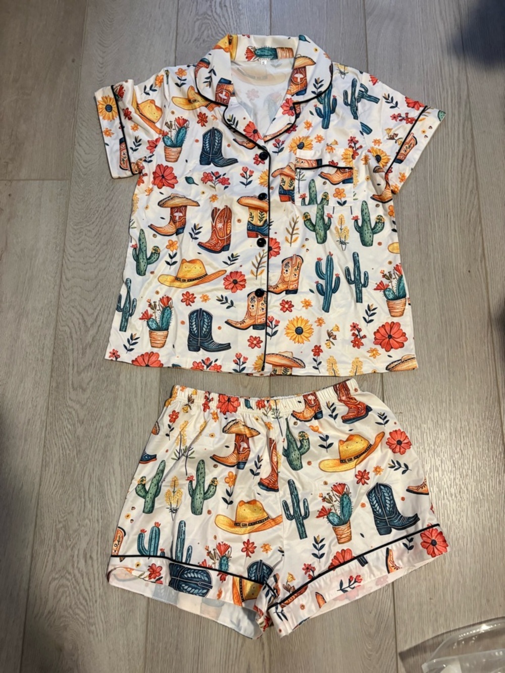 Women Western Print Short Pajama Set - White with Multi-Color size S new temu